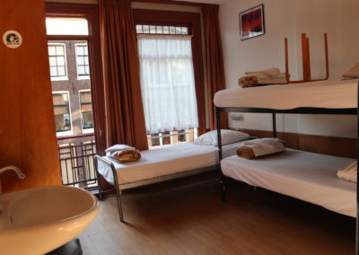 Amsterdam Budget hotel - 5 beds room
